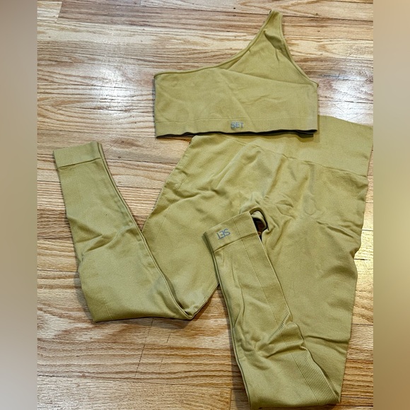 Setactive “cider” set one shoulder top + leggings - Picture 2 of 4